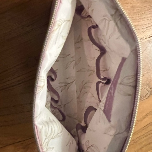 Young Living Travel Bag for Essential Oils - Picture 3 of 5